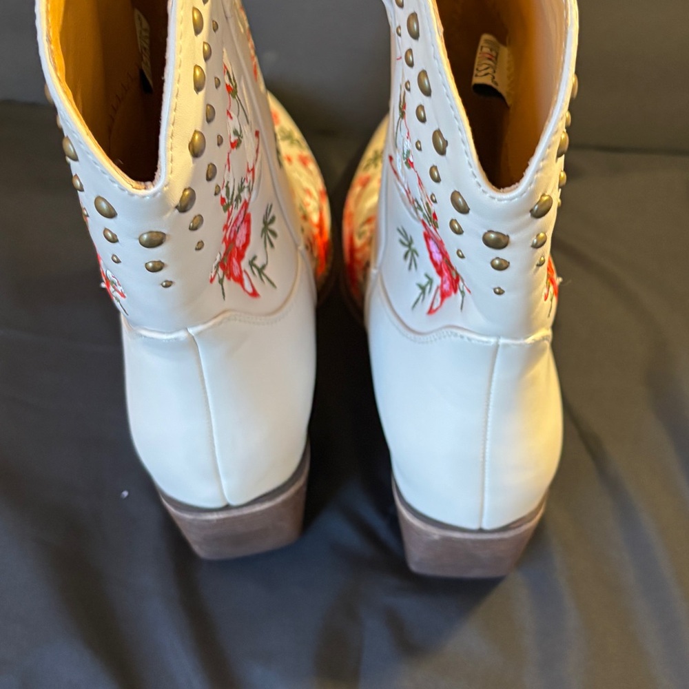 Wet Kiss White Pink Embroidered Cowboy Boots Women’s Size 11 M Floral Cowboy - Picture 8 of 12
